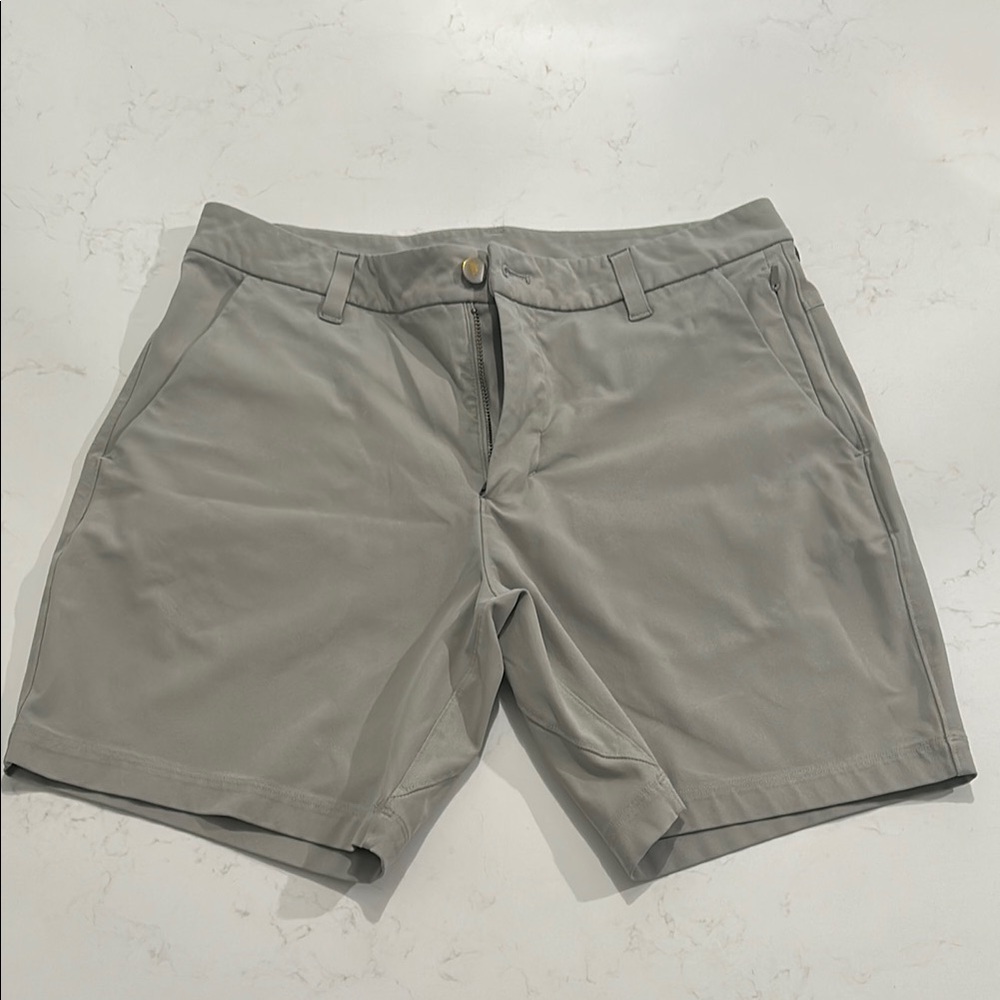 lululemon athletica Men's Commission Classic fit 31 inch, 7 inch inseam